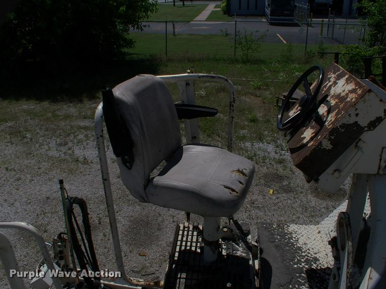 image for item DK9724 2005 Cedarapids CR462 paver