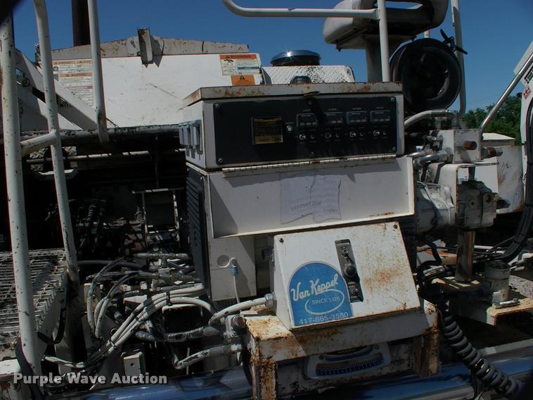 image for item DK9724 2005 Cedarapids CR462 paver