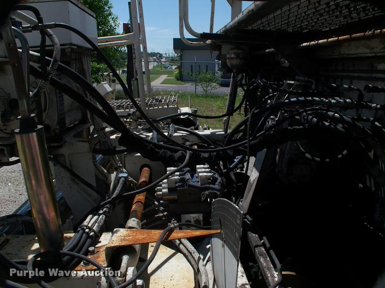 image for item DK9724 2005 Cedarapids CR462 paver