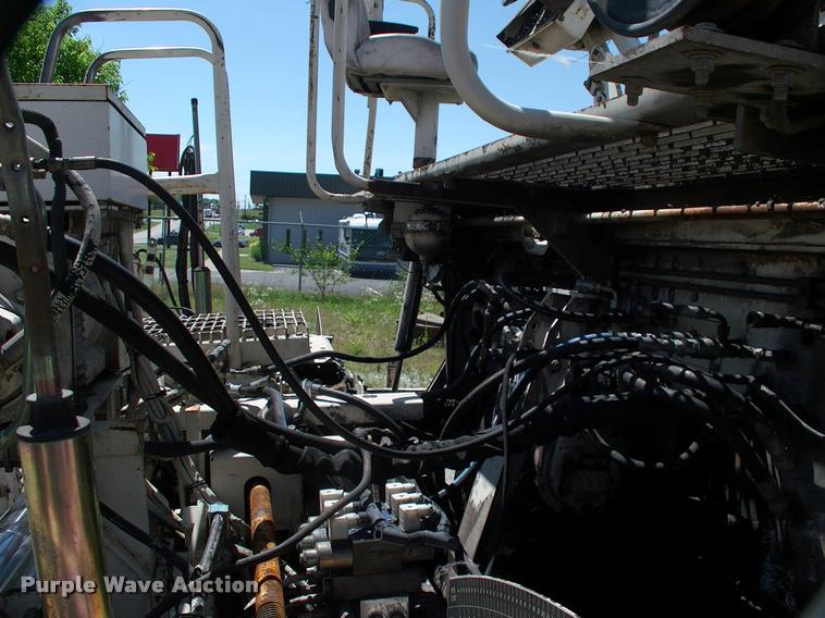 image for item DK9724 2005 Cedarapids CR462 paver