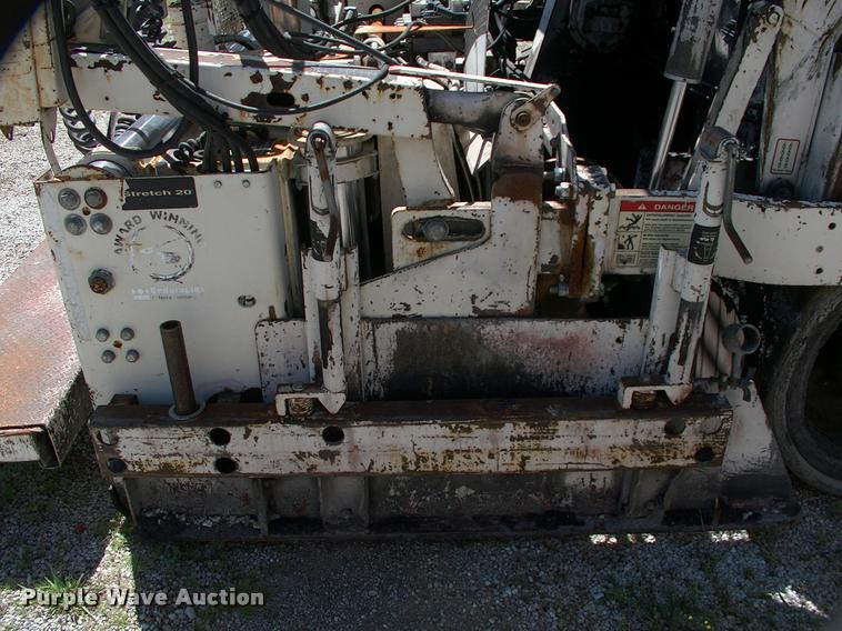 image for item DK9724 2005 Cedarapids CR462 paver