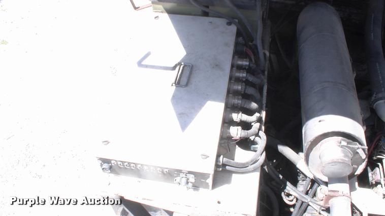 image for item DK9724 2005 Cedarapids CR462 paver