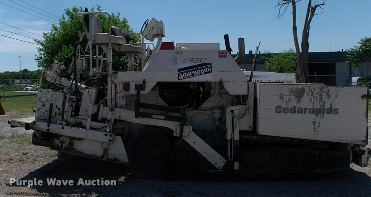 image for item DK9725 2001 Cedarapids CR361R paver