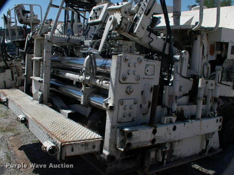 image for item DK9725 2001 Cedarapids CR361R paver