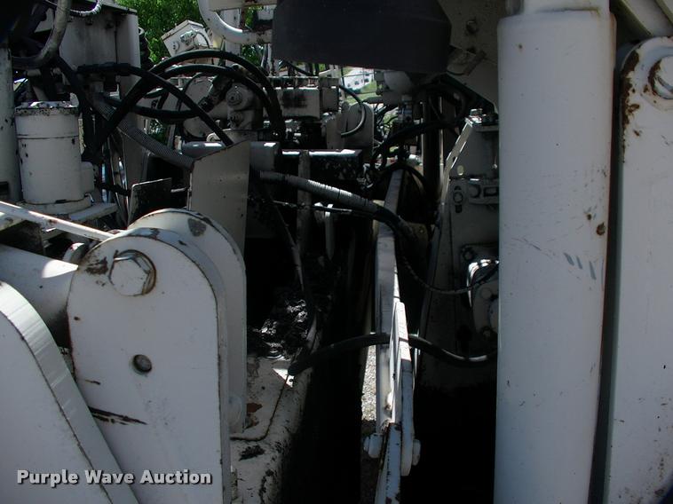 image for item DK9725 2001 Cedarapids CR361R paver