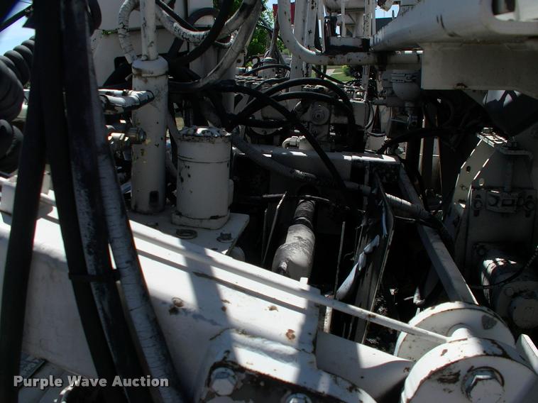 image for item DK9725 2001 Cedarapids CR361R paver