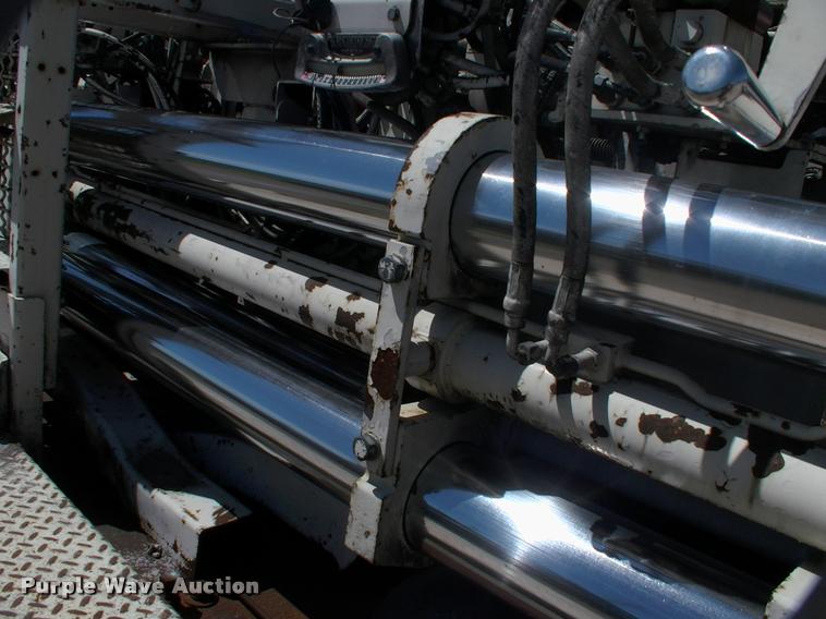 image for item DK9725 2001 Cedarapids CR361R paver