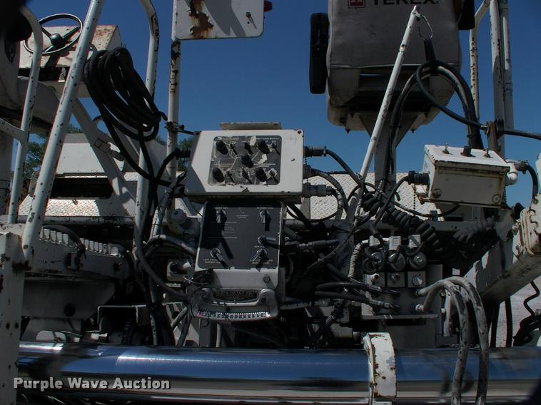 image for item DK9725 2001 Cedarapids CR361R paver