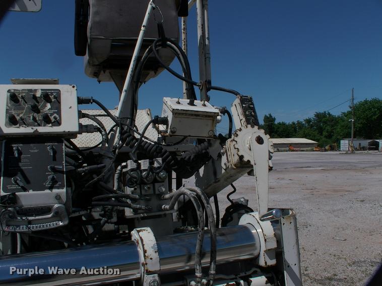 image for item DK9725 2001 Cedarapids CR361R paver