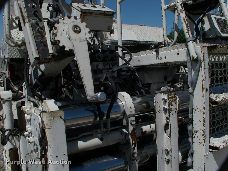 image for item DK9725 2001 Cedarapids CR361R paver