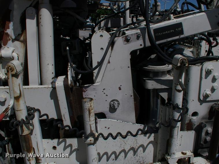 image for item DK9725 2001 Cedarapids CR361R paver