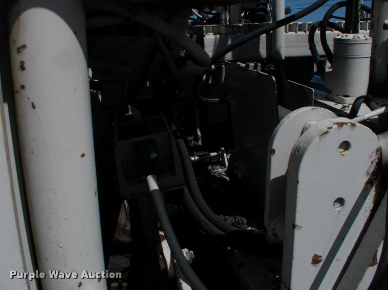 image for item DK9725 2001 Cedarapids CR361R paver