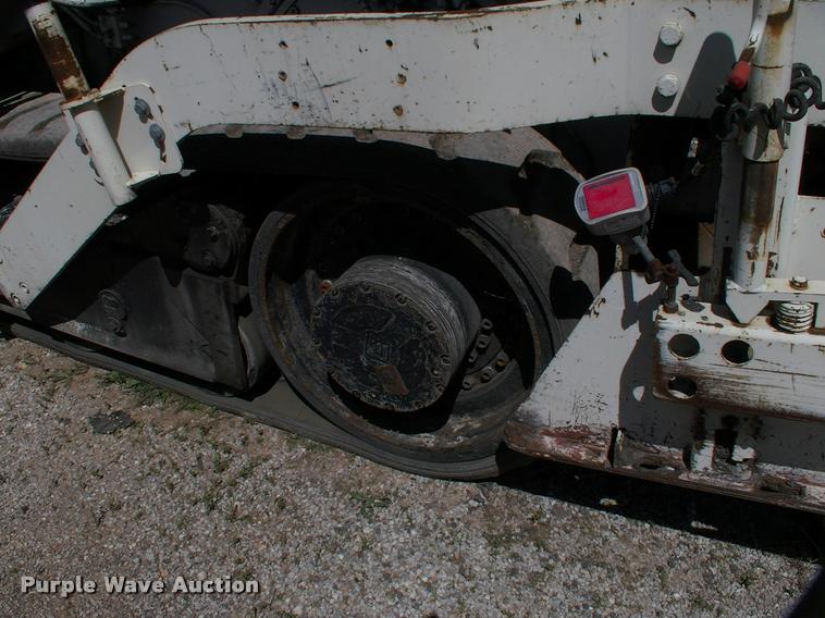 image for item DK9725 2001 Cedarapids CR361R paver