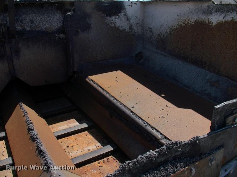 image for item DK9725 2001 Cedarapids CR361R paver