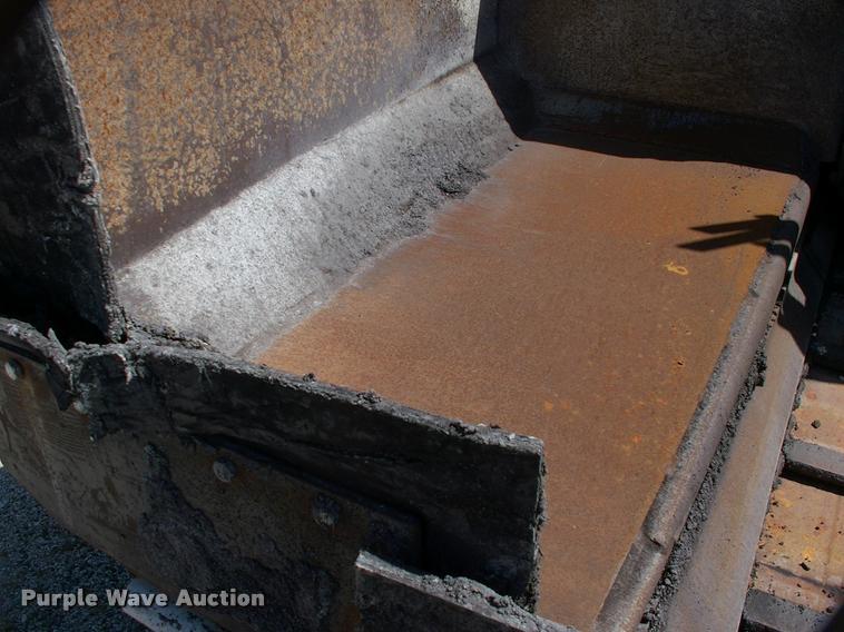 image for item DK9725 2001 Cedarapids CR361R paver