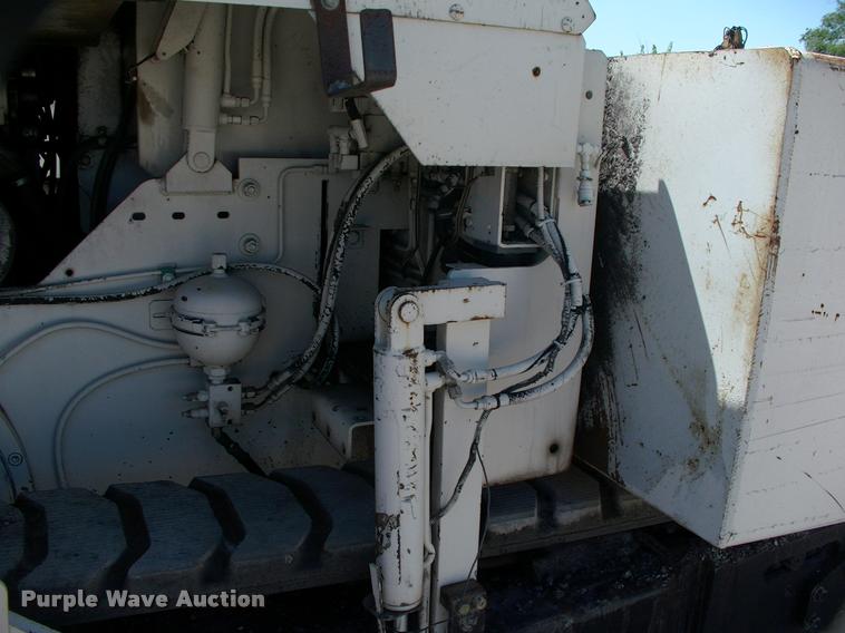 image for item DK9725 2001 Cedarapids CR361R paver