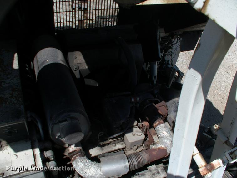 image for item DK9725 2001 Cedarapids CR361R paver