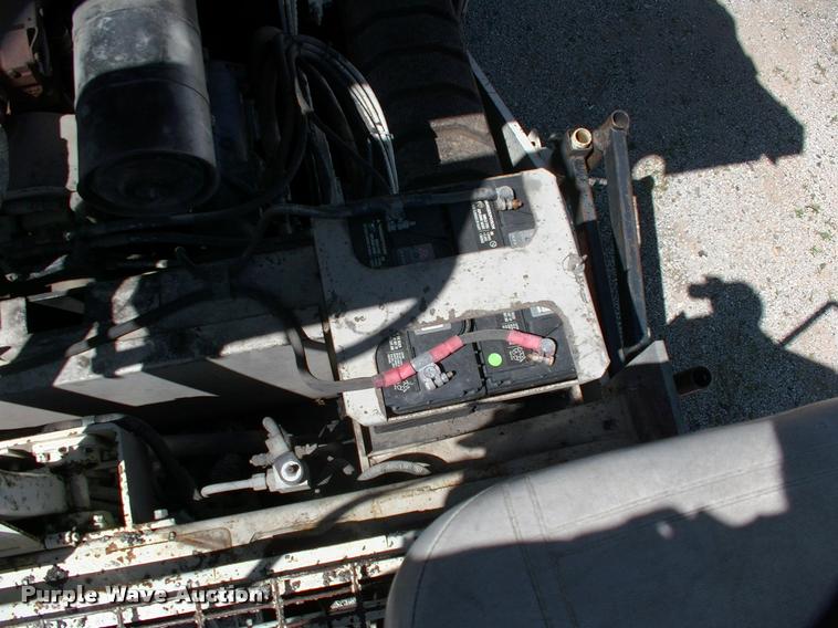 image for item DK9725 2001 Cedarapids CR361R paver