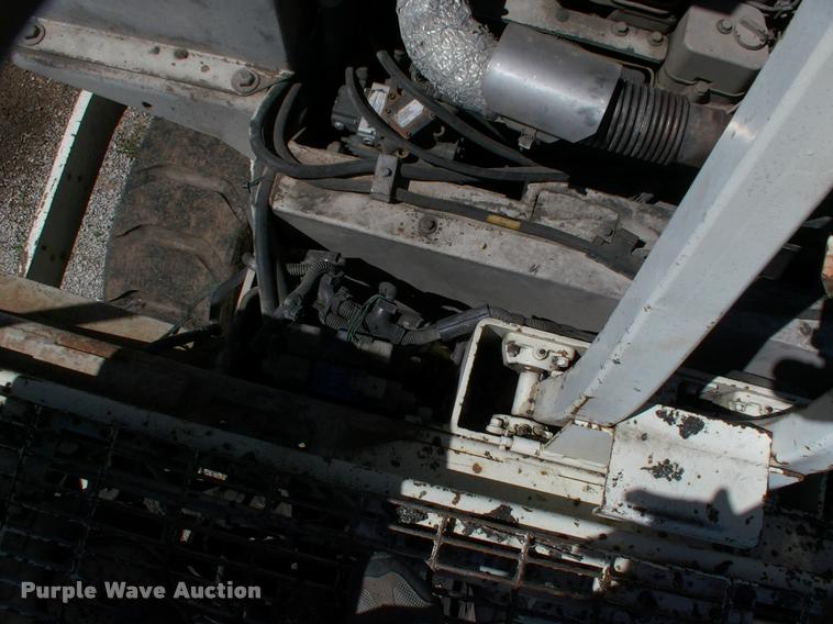 image for item DK9725 2001 Cedarapids CR361R paver