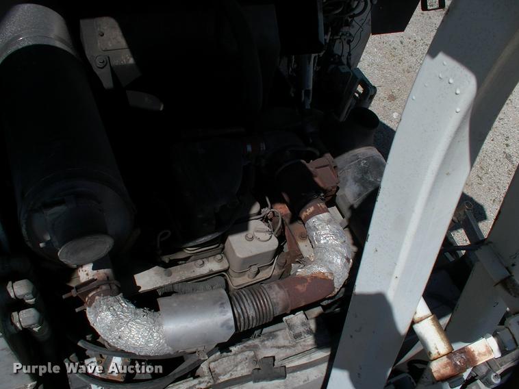 image for item DK9725 2001 Cedarapids CR361R paver