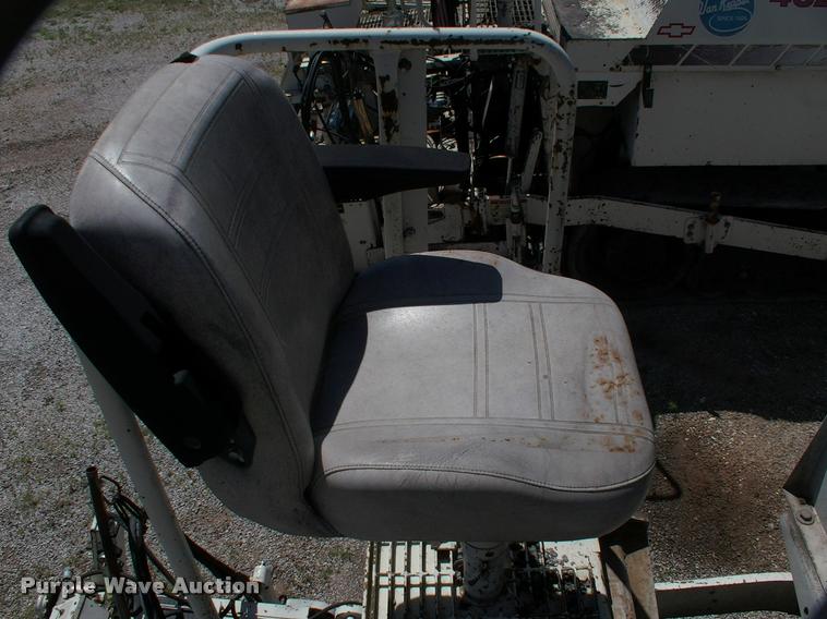 image for item DK9725 2001 Cedarapids CR361R paver