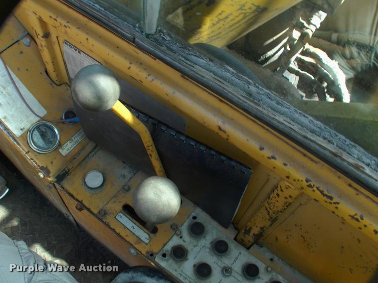 image for item DK9727 1977 Grove RT620S crane