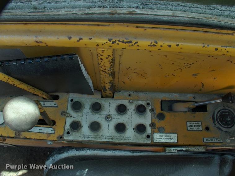 image for item DK9727 1977 Grove RT620S crane