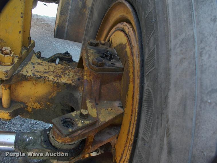 image for item DK9727 1977 Grove RT620S crane