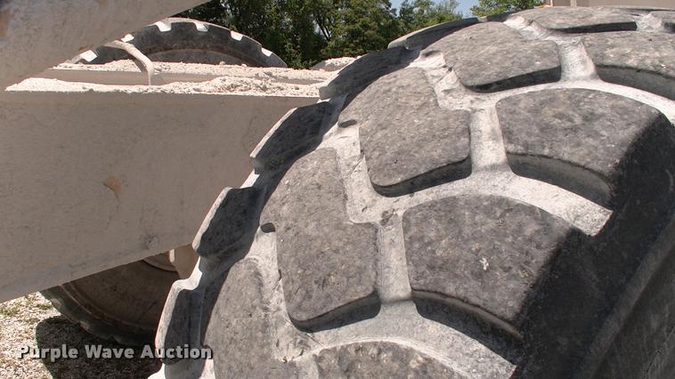 image for item DK9729 2000 John Deere 400C articulated haul truck