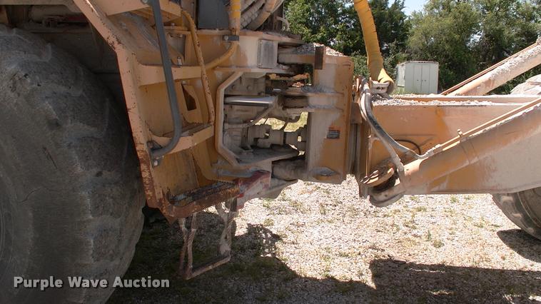 image for item DK9729 2000 John Deere 400C articulated haul truck