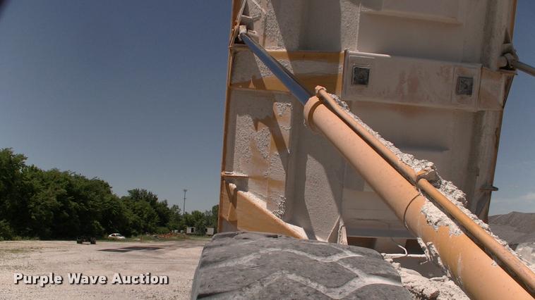 image for item DK9729 2000 John Deere 400C articulated haul truck