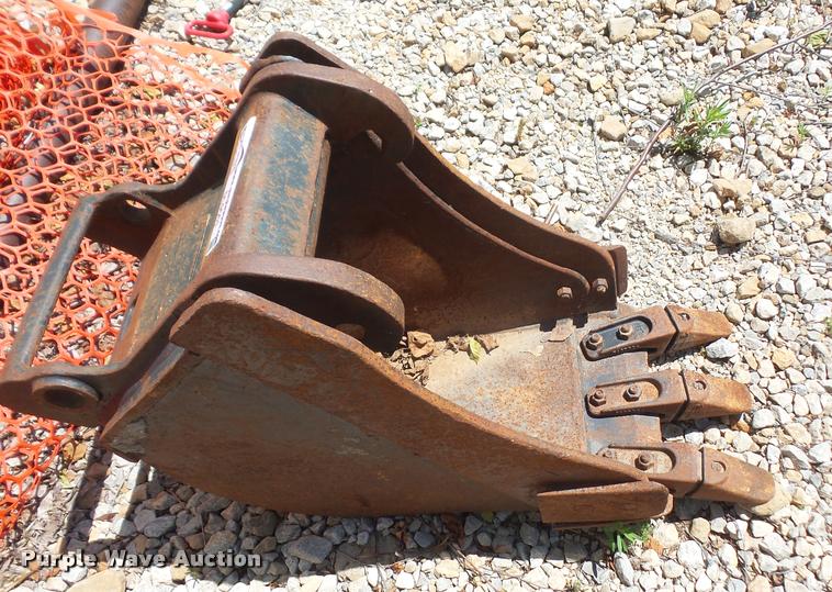 image for item DL9561 Bobcat mini excavator bucket