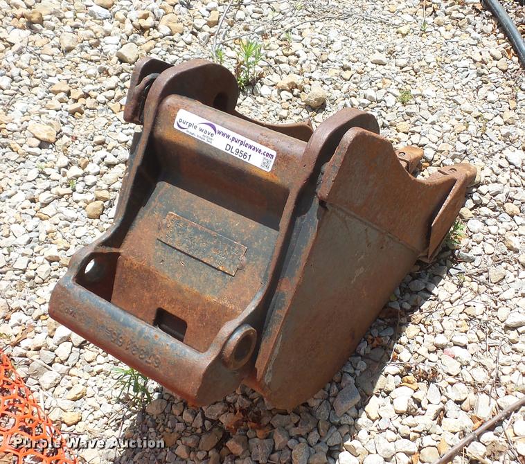 image for item DL9561 Bobcat mini excavator bucket