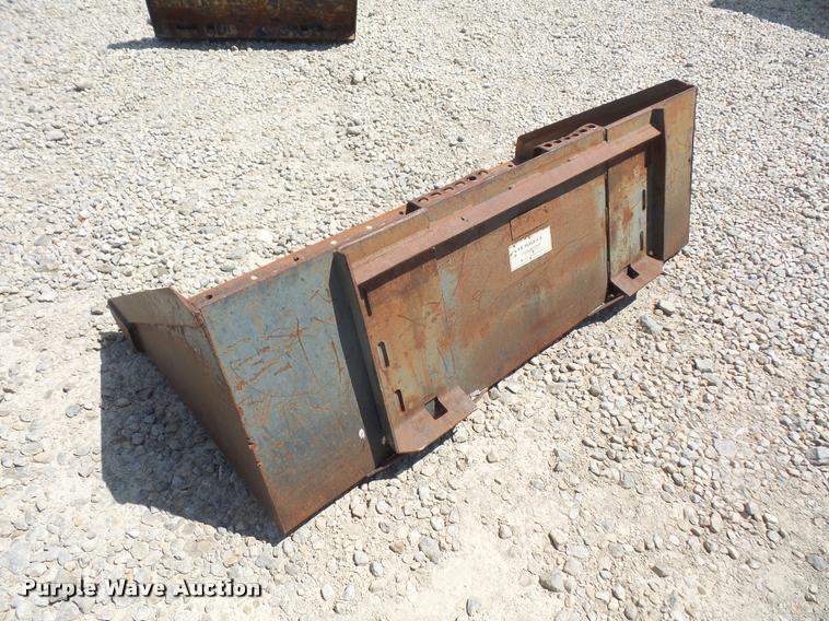 image for item DL9562 Bobcat skid steer bucket