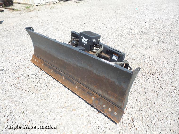 image for item DL9566 Bobcat dozer blade