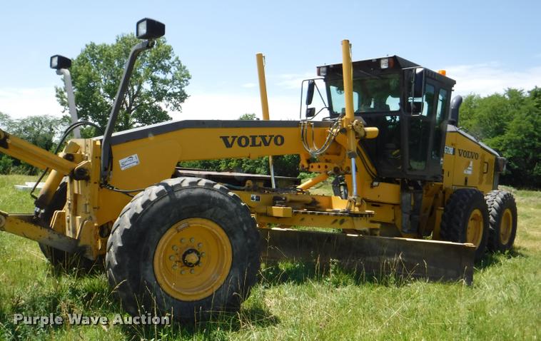 image for item J5681 2005 Volvo G720B motor grader