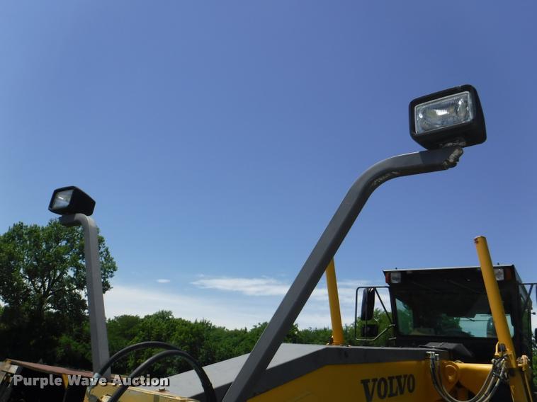 image for item J5681 2005 Volvo G720B motor grader