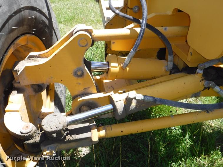 image for item J5681 2005 Volvo G720B motor grader