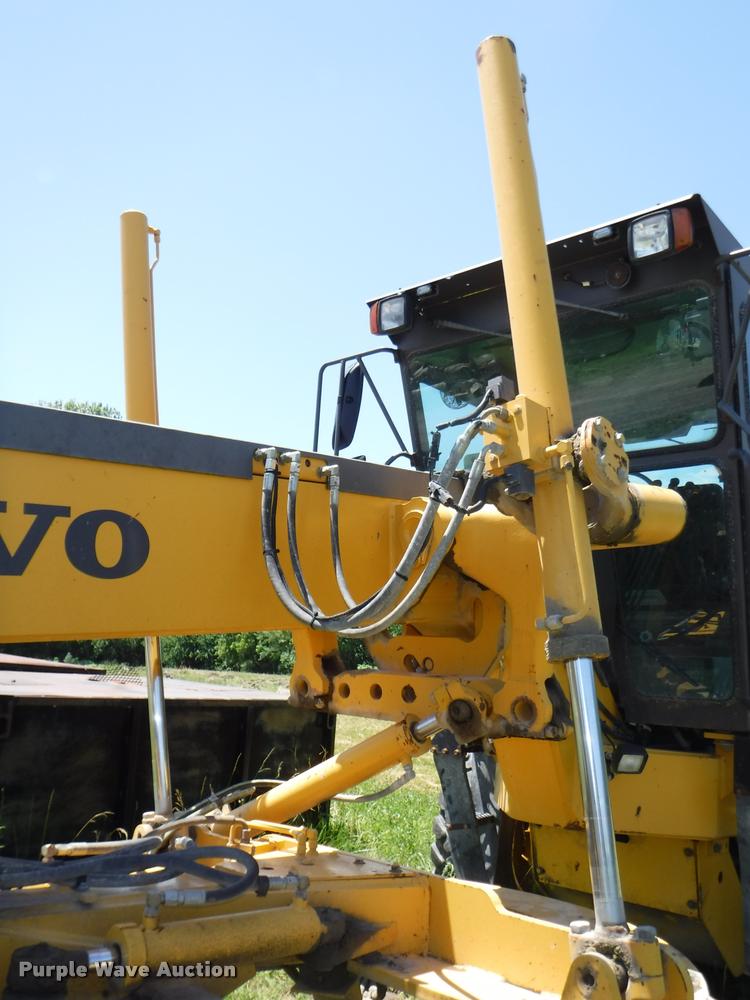 image for item J5681 2005 Volvo G720B motor grader
