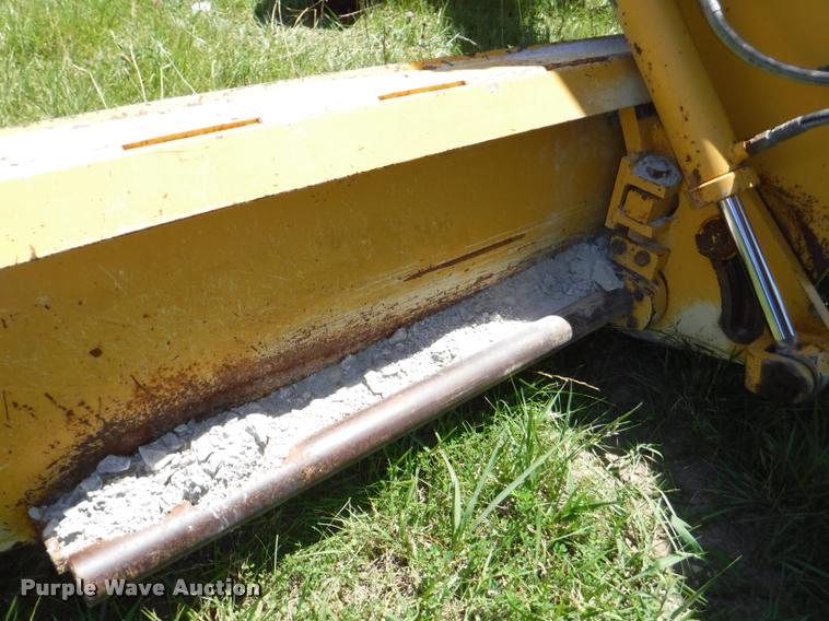 image for item J5681 2005 Volvo G720B motor grader