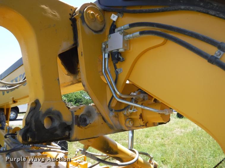 image for item J5681 2005 Volvo G720B motor grader