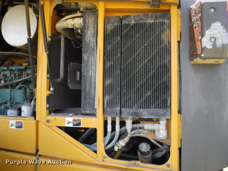 image for item J5681 2005 Volvo G720B motor grader