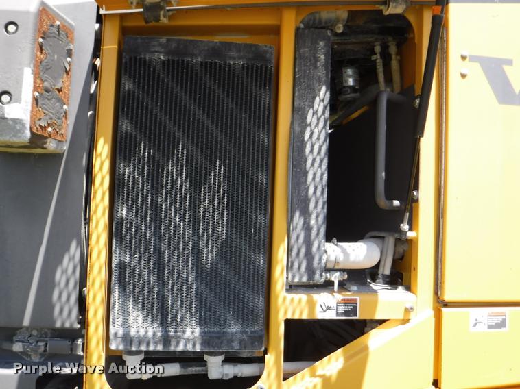 image for item J5681 2005 Volvo G720B motor grader