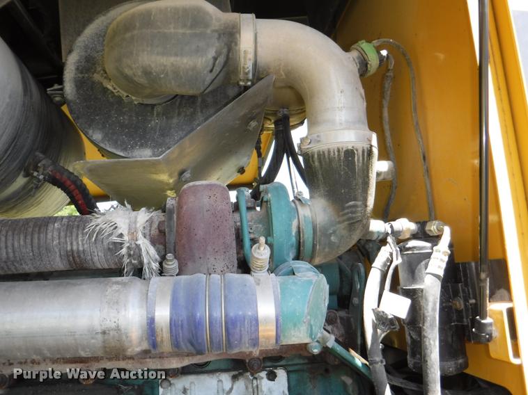 image for item J5681 2005 Volvo G720B motor grader