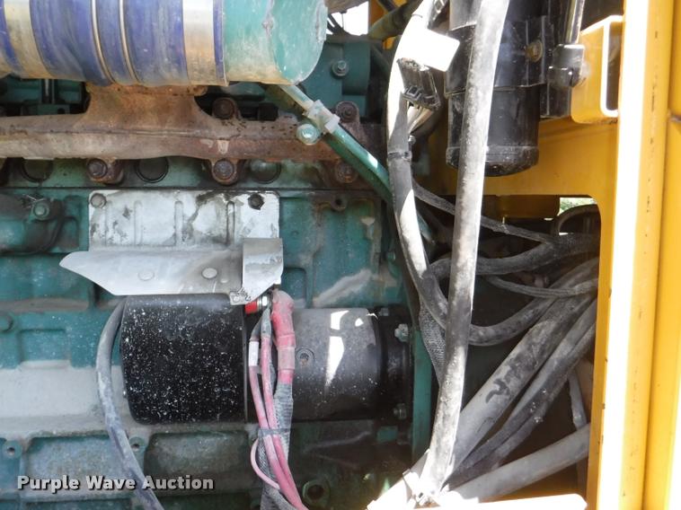 image for item J5681 2005 Volvo G720B motor grader