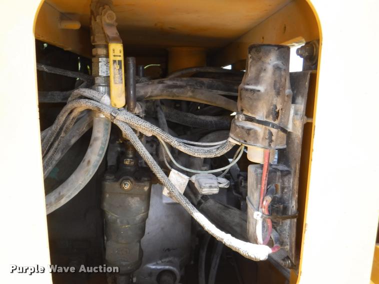 image for item J5681 2005 Volvo G720B motor grader