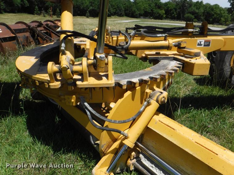 image for item J5681 2005 Volvo G720B motor grader