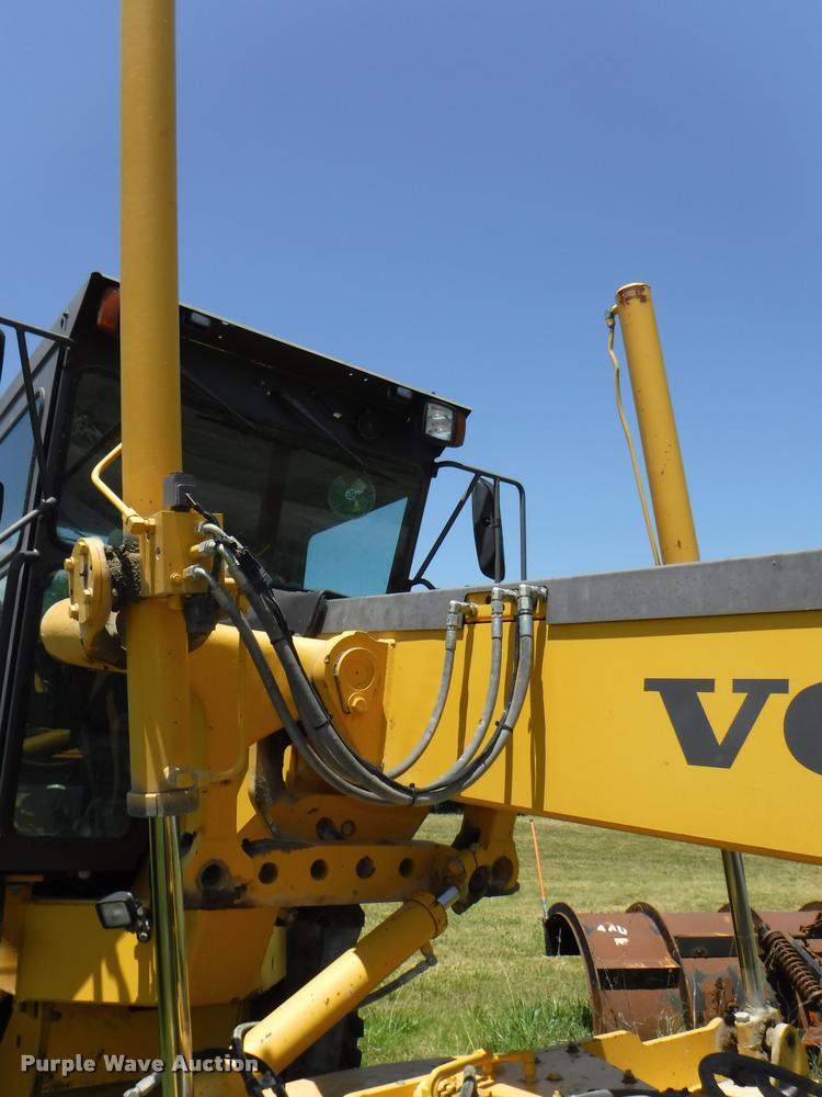 image for item J5681 2005 Volvo G720B motor grader