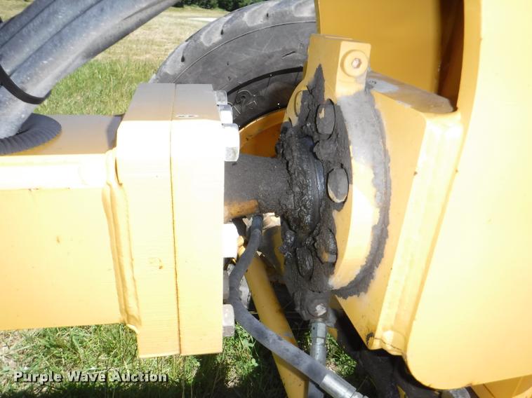 image for item J5681 2005 Volvo G720B motor grader