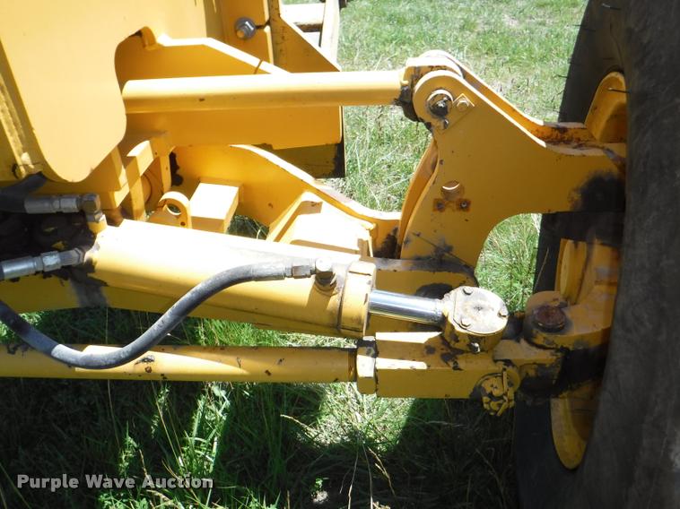 image for item J5681 2005 Volvo G720B motor grader